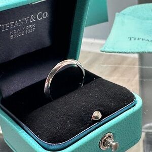 Tiffany & Co. Knife Edge Platinum Wedding Band Ring, 2 mm, size 6